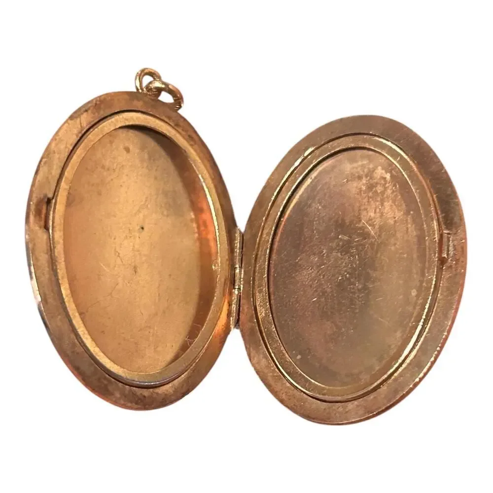 Victorian Edwardian Gold Filled Floral Engraved Oval Photo Locket